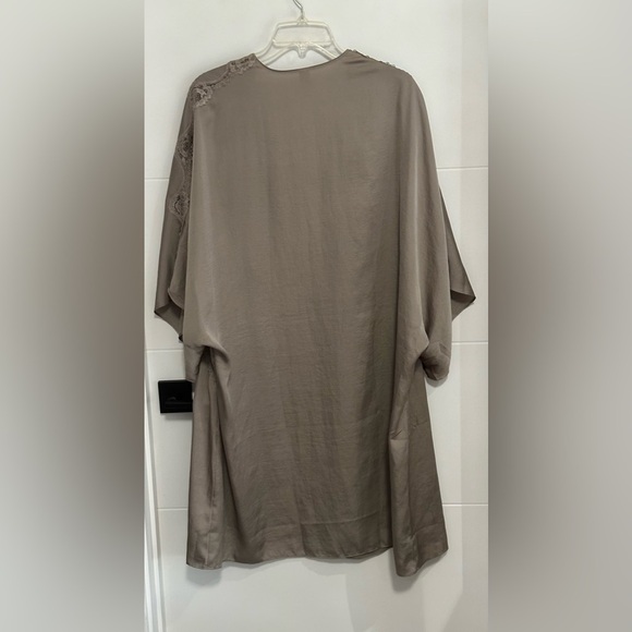 Victoria's Secret: Women’s Open Kimono- Size XS - Picture 2 of 7